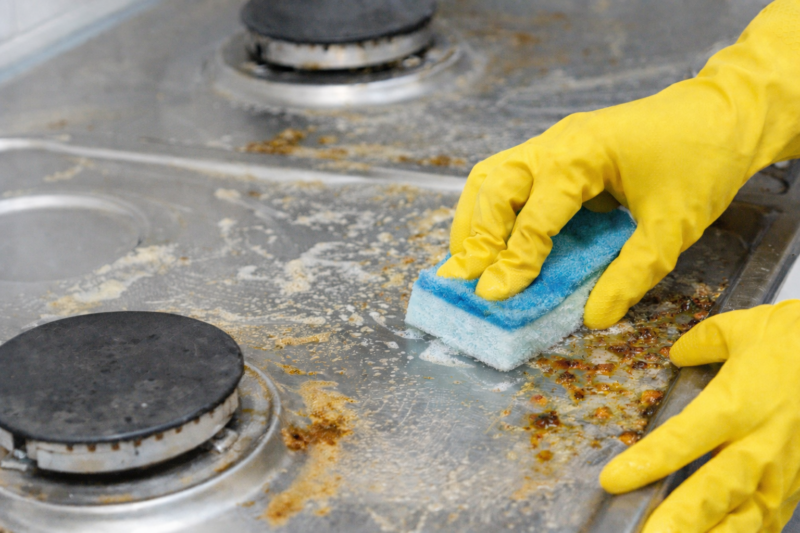 頑固な油汚れを簡単に落とす掃除方法｜キッチン掃除のコツ